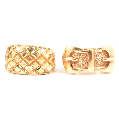 Lot 267 - Two 9 carat yellow gold rings, buckle and lattice.