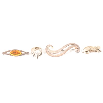 Lot 365 - A Malcolm Appleby brooch, Anna Greta Eker Norwegian ring, amber brooch and cat brooch.