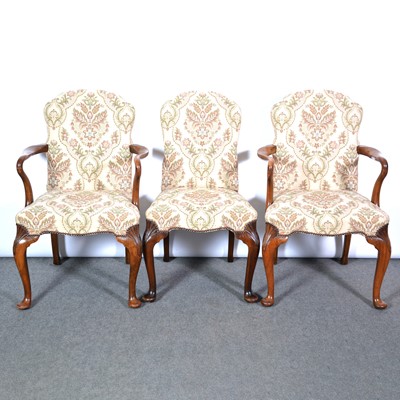 Lot 582 - Queen Anne style walnut dining table and chairs