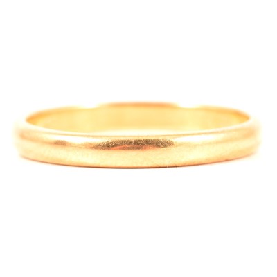 Lot 271 - A yellow metal wedding band.