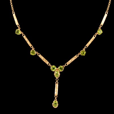 Lot 299 - A peridot necklace.