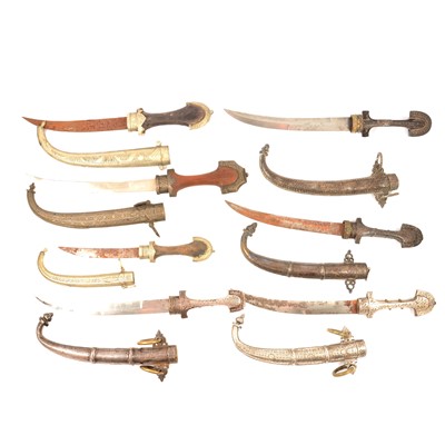 Lot 88 - A collection of seven jambiyas