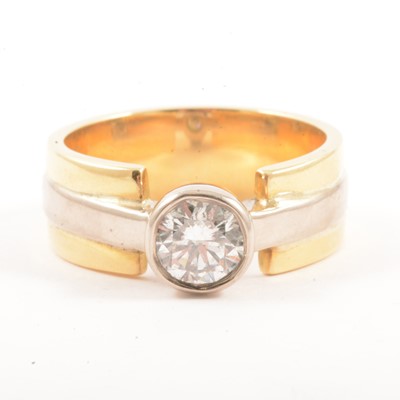 Lot 90 - A gentleman's diamond solitaire ring.