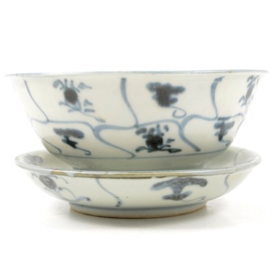 Lot 58 - Chinese Tek-sing cargo bowl and saucer
