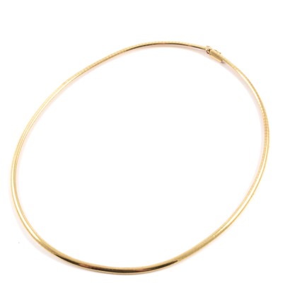 Lot 197 - A 9 carat yellow gold collar.