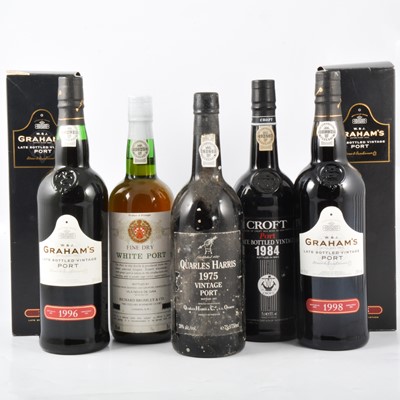 Lot 115 - Five assorted bottles of vintage port