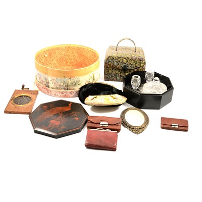 Lot 299 - A quantity of vintage collectables.