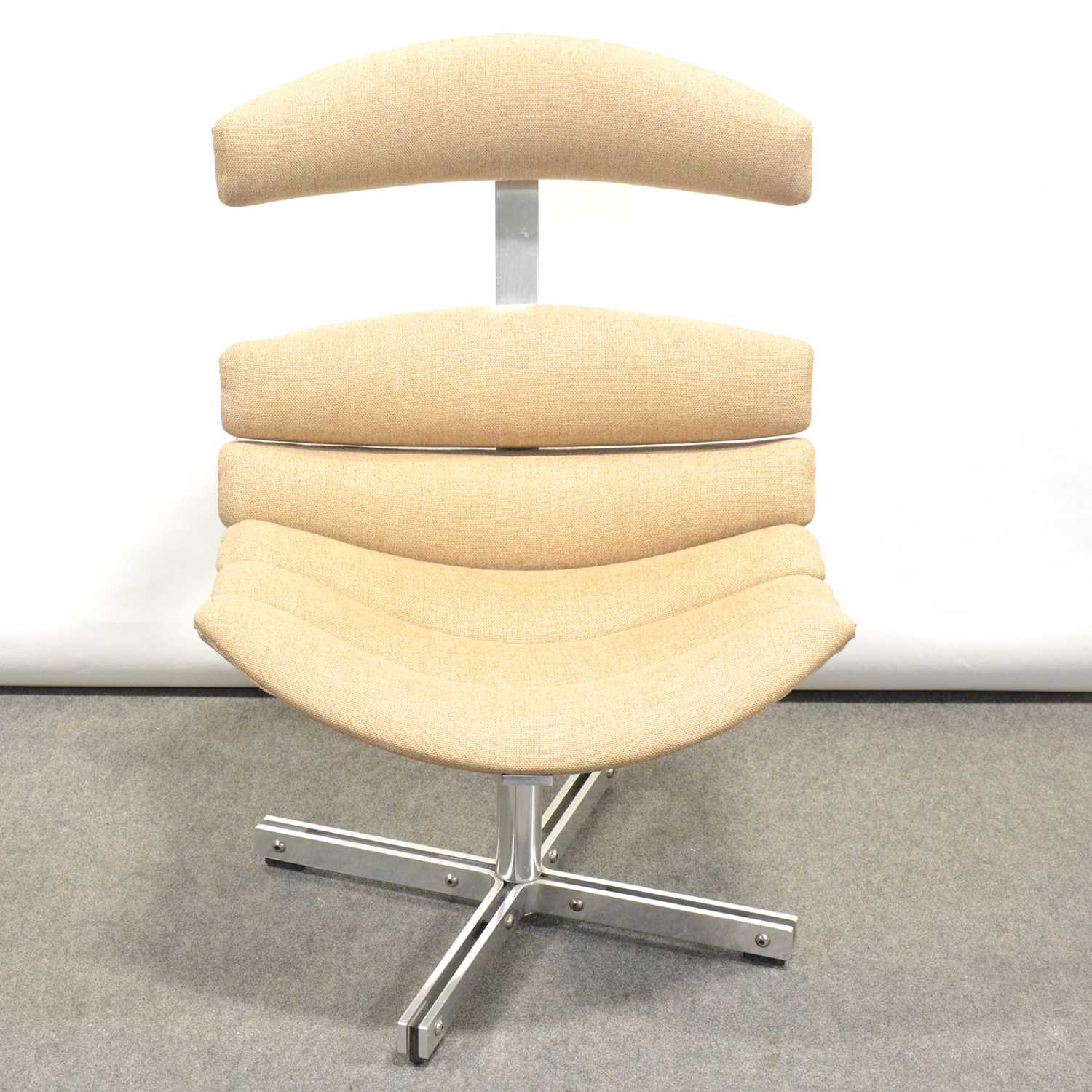 Lot 6 - An 'Epsom' design swivel chair, by William Plunkett
