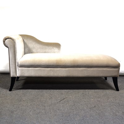 Lot 91 - Contemporary chaise longue