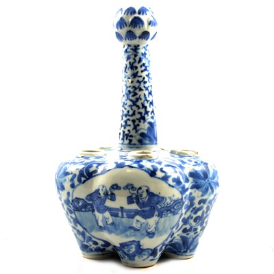 Lot 34 - Chinese porcelain Tulip vase
