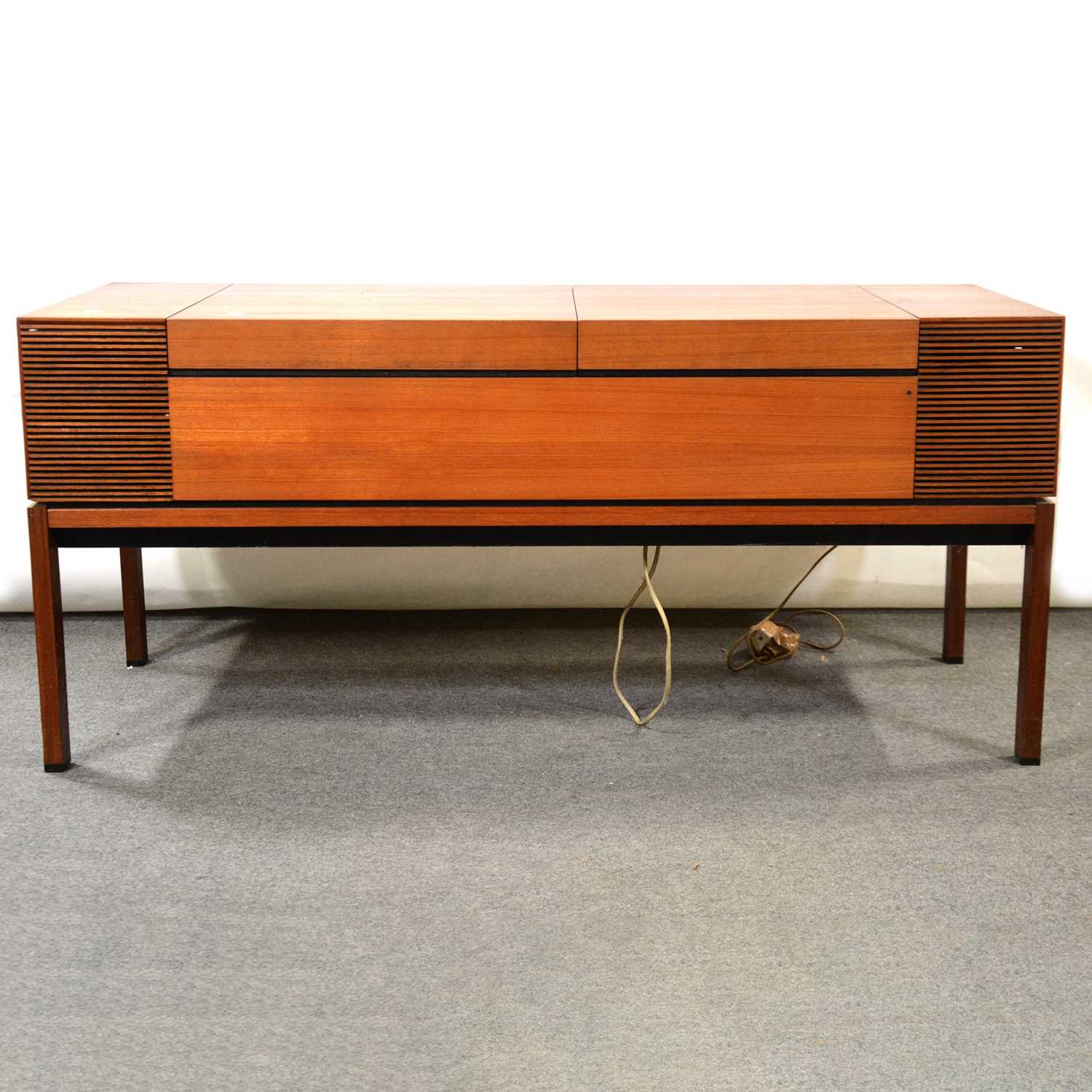 Lot 21 - Danish teak Radiogram cabinet with Bang & Olufsen Beomaster 900