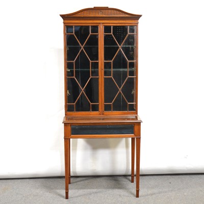 Lot 426 - Edwardian mahogany silver cabinet