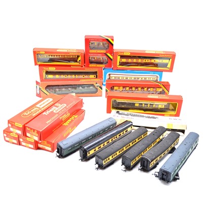 Lot 305 - Nineteen Tri-ang and Hornby OO gauge passenger coaches, PC models coach kit