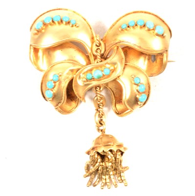 Lot 182 - A Victorian brooch set with turquoise in fitted box.