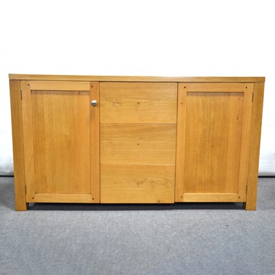 Lot 20 - Contemporary oak sideboard