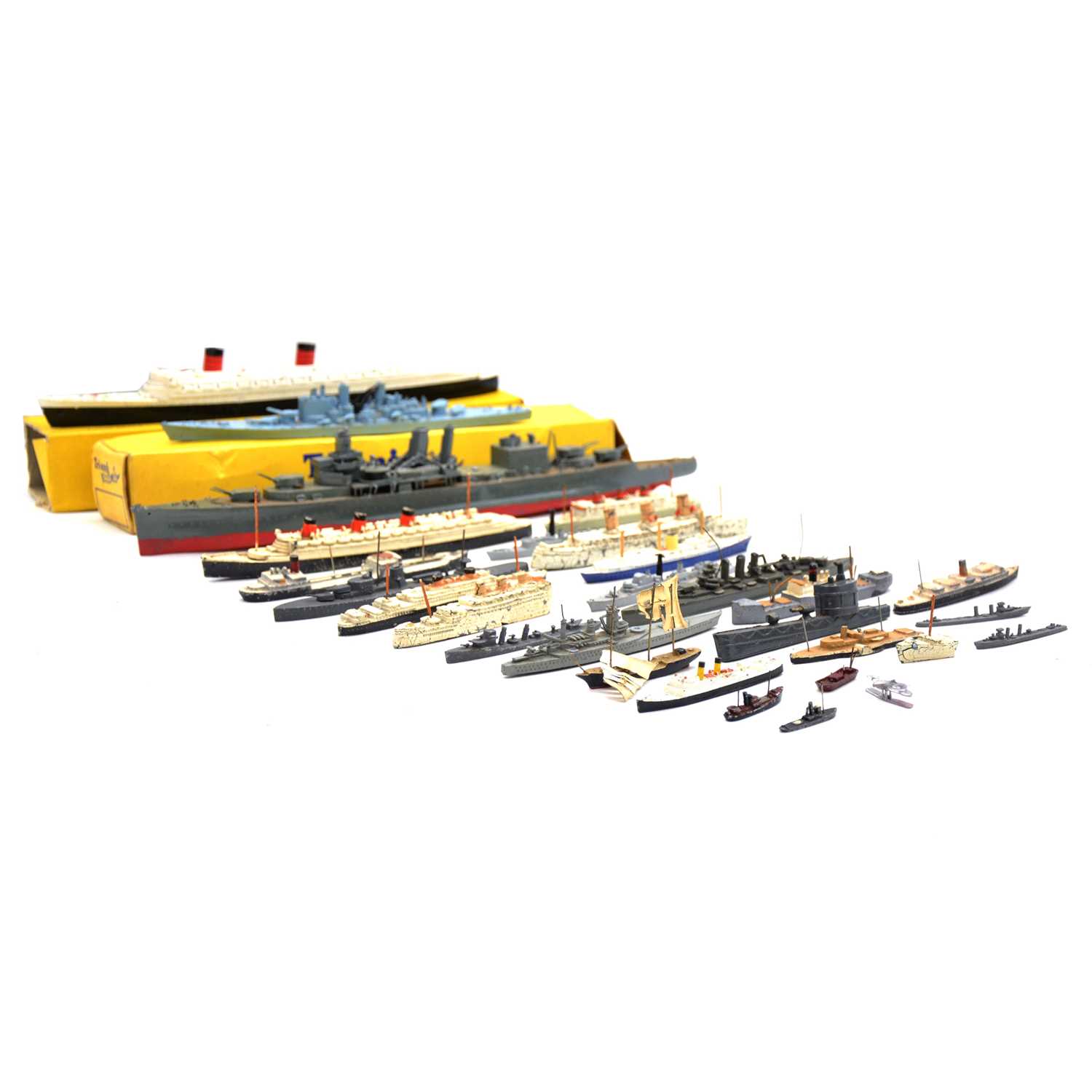 Lot 158 - A tray of model ships, some metal, including Tri-ang Minic