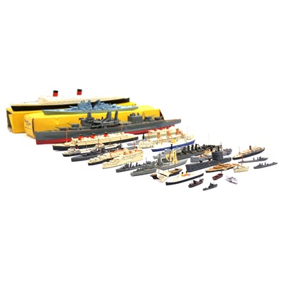 Lot 158 - A tray of model ships, some metal, including Tri-ang Minic