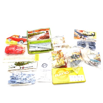 Lot 484 - Eleven Airfix and Ratio model kits