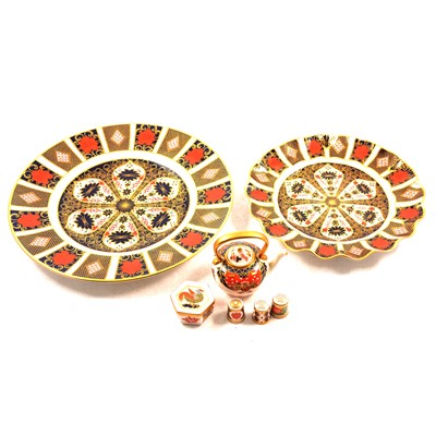 Lot 20 - Five Royal Crown Derby Imari pattern plates. miniature teapot, trinket pot and thimbles.