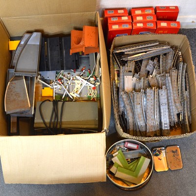 Lot 325 - A box of OO gauge trackside buildings and track