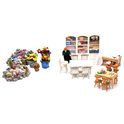 Lot 257 - 1/12 scale dolls house furniture