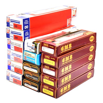 Lot 362 - Sixteen Airfix, GMR, Mainline and Jouef OO gauge coaches, boxed