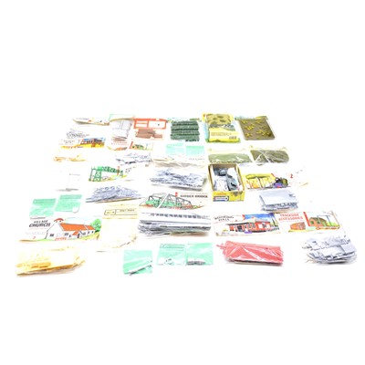 Lot 452 - A box of trackside accessoires, including Airfix