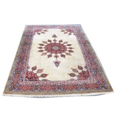 Lot 569 - Isfahan style rug