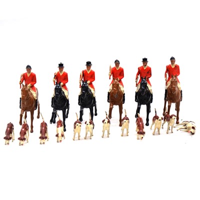 Lot 188 - Sixteen Britains hunting lead figures