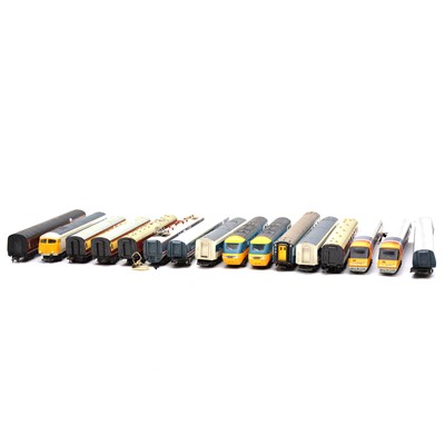 Lot 363 - Sixteen OO gauge model railway locomotives and coaches