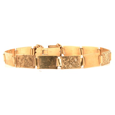 Lot 250 - A 9 carat yellow gold bracelet.