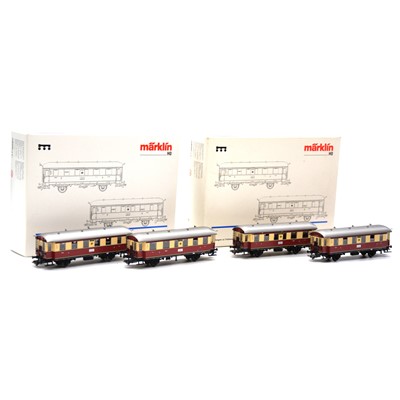 Lot 422 - Two Marklin HO gauge passenger coach sets, 43352, boxed
