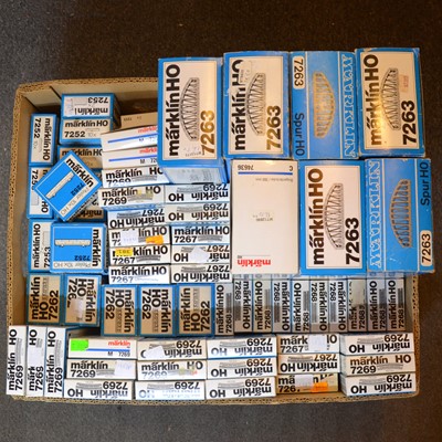 Lot 438 - A box of Marklin HO gauge model railway ramp sections and pillars
