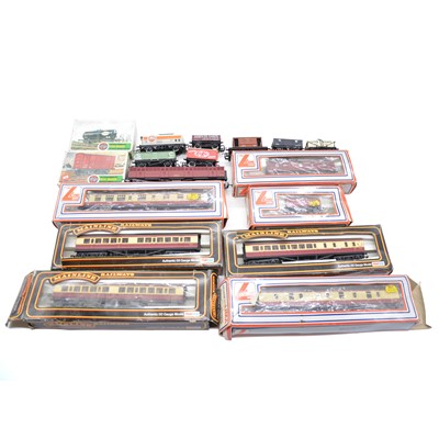 Lot 367 - Seventeen OO gauge passenger coaches and freight cars, including Hornby, Lima and others