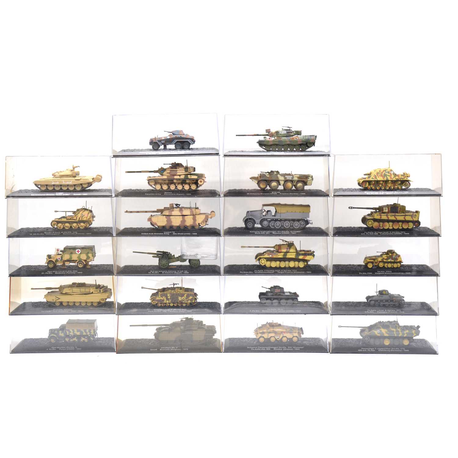 Lot 101 - Twenty-two DeAgostini 1/72 scale model tanks and military vehicles