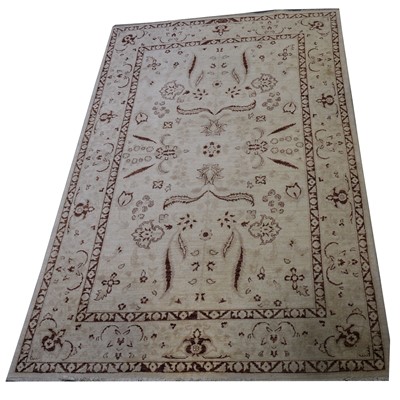 Lot 567 - Small Ziegler style carpet