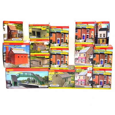 Lot 334 - Fifteen Hornby OO gauge Skaledale buildings, boxed