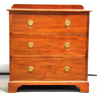 Lot 319 - Edwardian mahogany chest of drawers