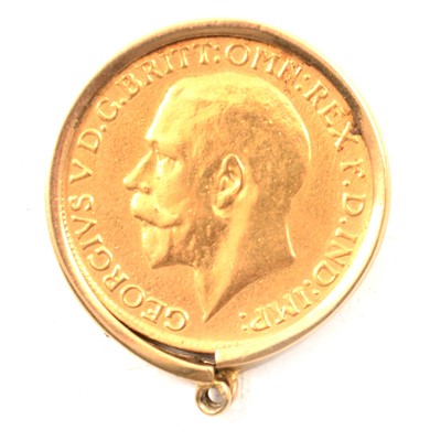 Lot 189 - George V gold Sovereign coin, 1912