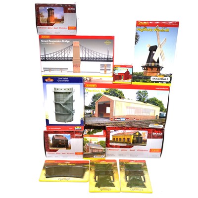 Lot 350 - Twelve OO gauge buildings, boxed