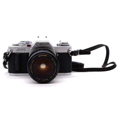 Lot 124 - Collection of camera equipment and accessories