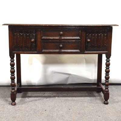 Lot 426 - Reproduction oak side table