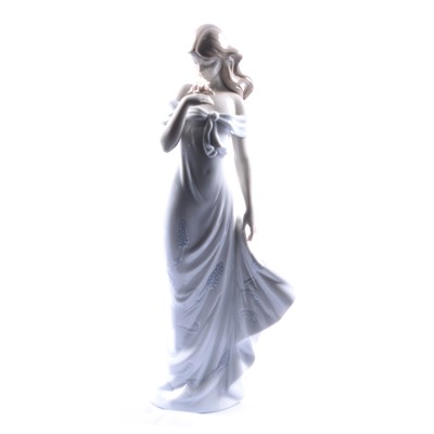 Lot 5 - Lladro, A Flower’s Whisper 6918