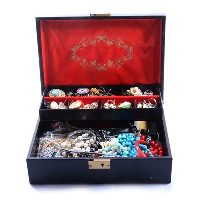 Lot 323 - A collection of white metal / costume jewellery and wristwatches.