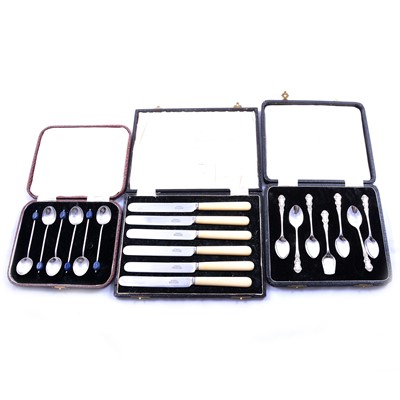 Lot 334 - Set of silver coffee spoons, T Willis & Co, Birmingham 1927, and other cutlery.