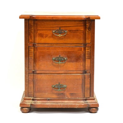 Lot 389 - Pine bedside pedestal