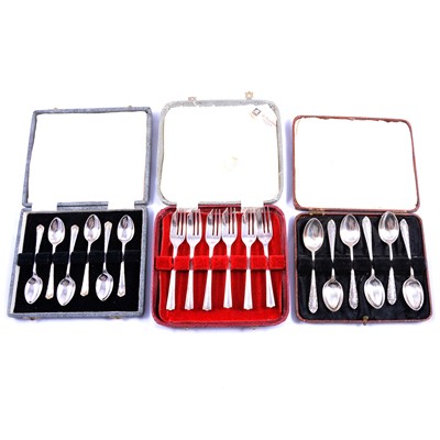 Lot 324 - Set of six silver coffee spoons and plated cutlery