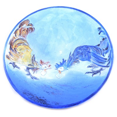 Lot 141 - Large Bretby Pottery charger with fighting cocks