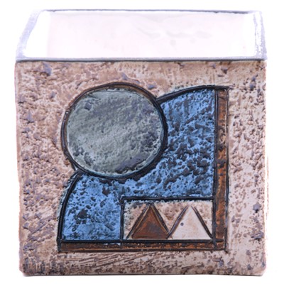 Lot 53 - Eleanor Winning for Troika Pottery, a small Cuboid pot