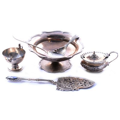 Lot 339 - Small collection of silver